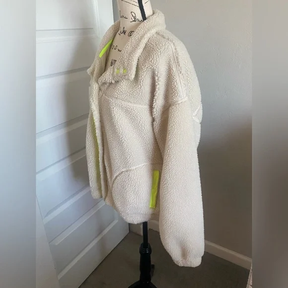 Old Navy Active Sherpa Jacket w/ Neon Detail - Picture 4 of 8